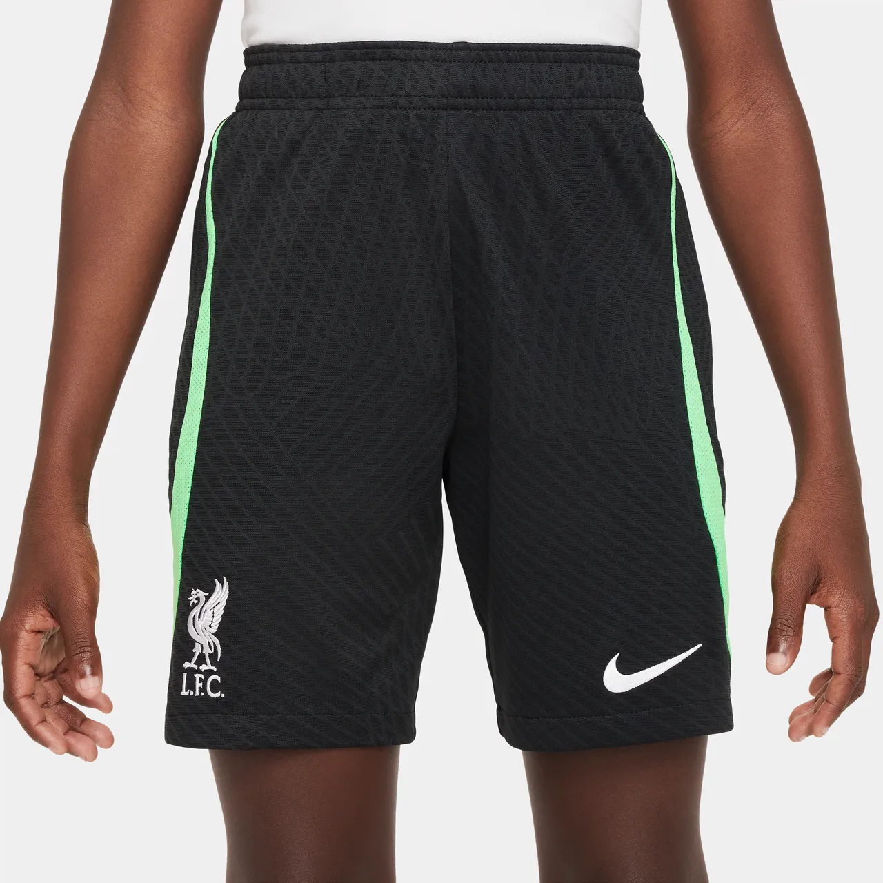 Liverpool F.C. Strike Older Kids' Nike Dri-FIT Knit Football Shorts - Black - Polyester