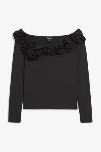 Long sleeved off-shoulder rose top - Black
