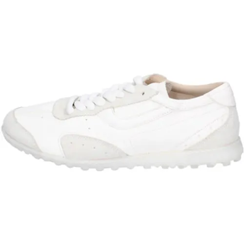 Moma  BC846 PER00A-PERD  women's Trainers in White