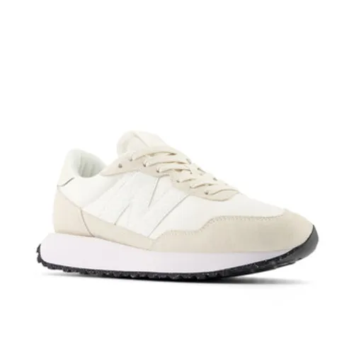 New Balance  237  women's Shoes (Trainers) in Beige