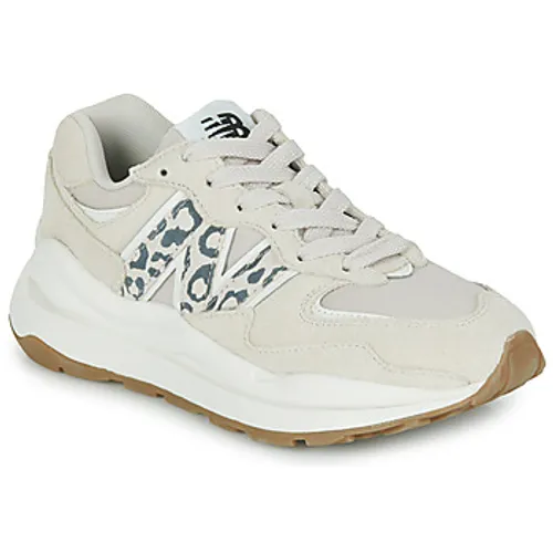 New Balance  5740  women's Shoes (Trainers) in Beige