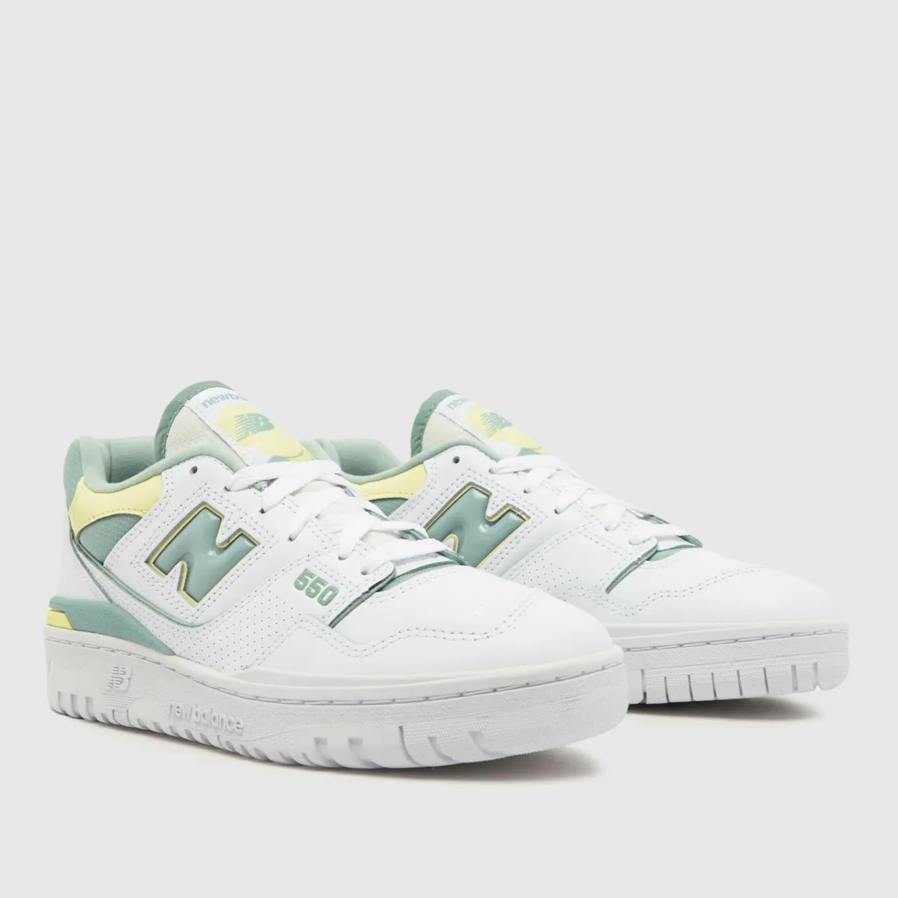 New Balance bb550 Trainers in White & Green