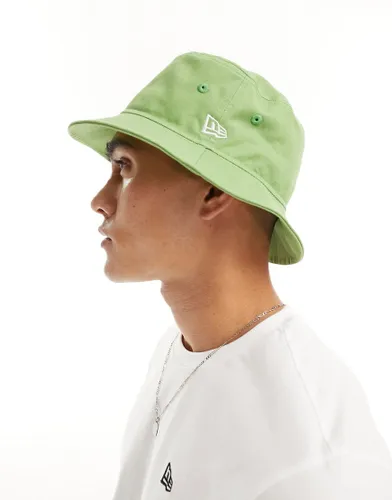 New Era logo bucket hat in green