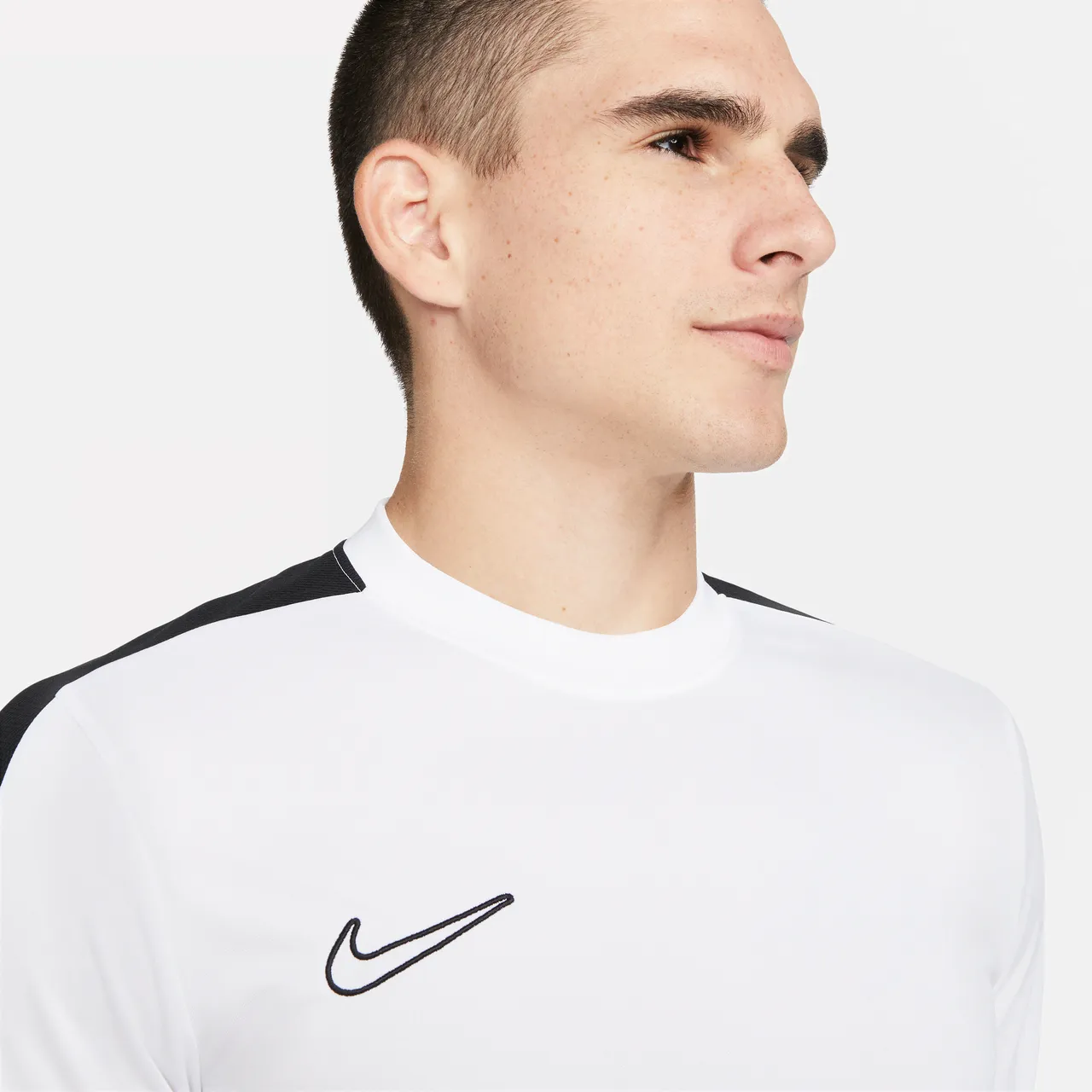 Nike Academy Men's Dri-FIT Short-Sleeve Football Top - White - Polyester