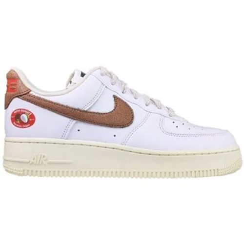 Nike  Air Force 1 07 Lx White Archaed Brown  women's Shoes (Trainers) in White