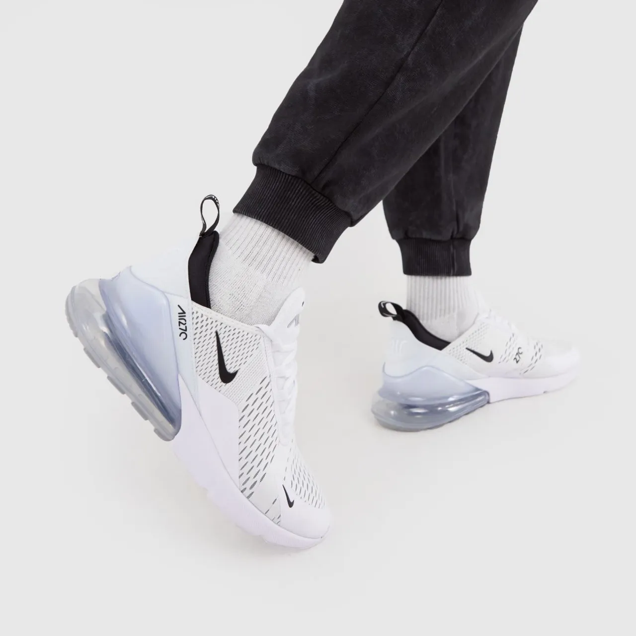 Nike Air Max 270 Trainers In White & Black
