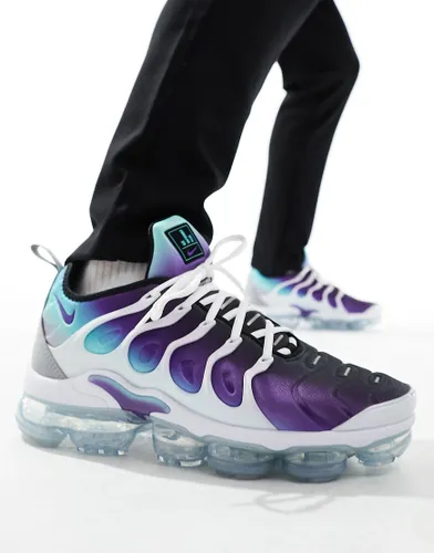 Nike Air Vapormax Plus trainers in white and purple
