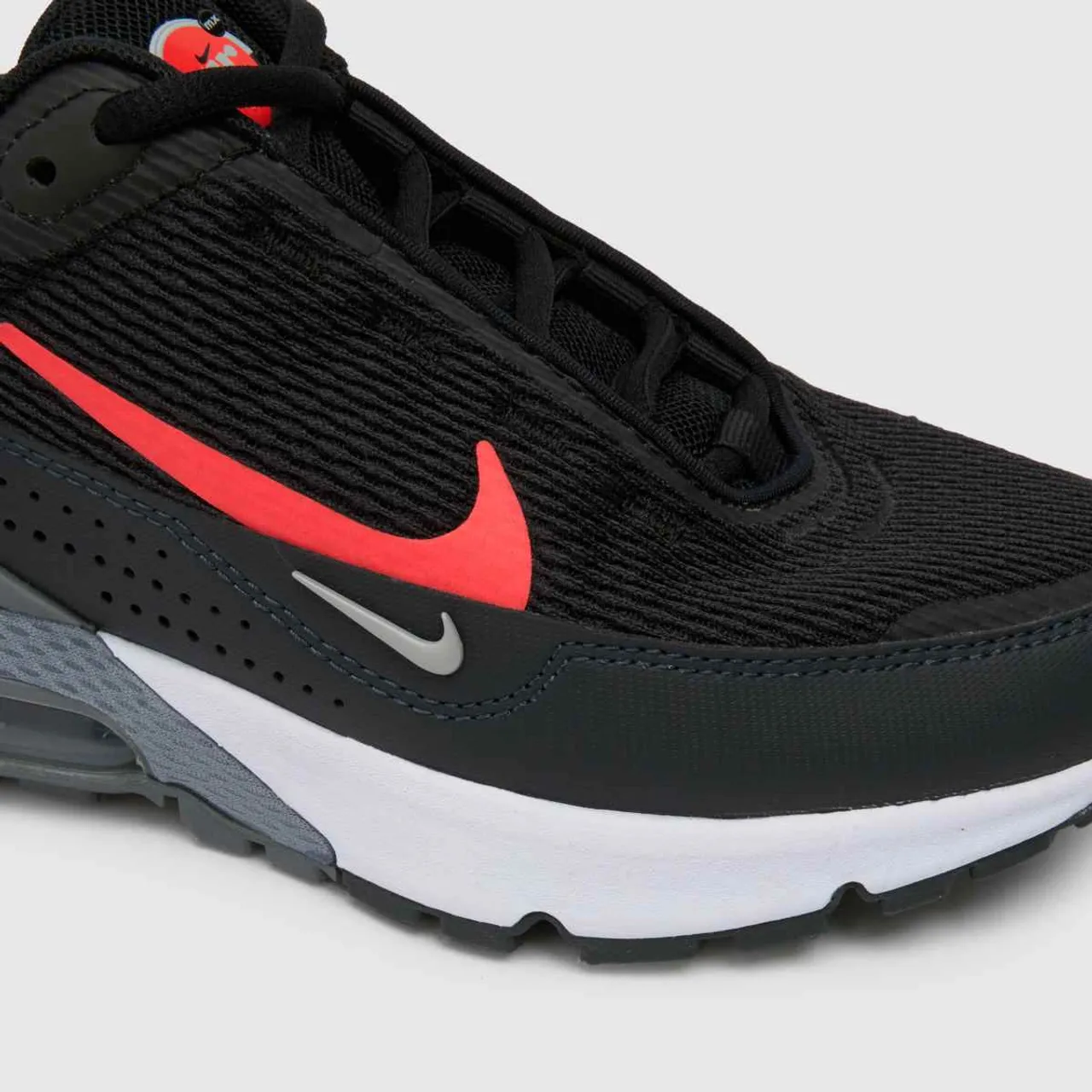 Nike Black & red air max Pulse Boys Youth Trainers