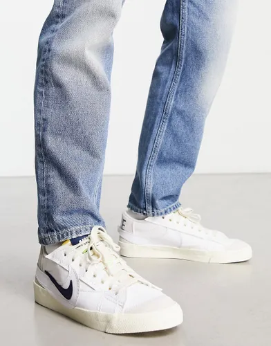 Nike Blazer '77 Jumbo Low trainers with double swoosh in white and navy
