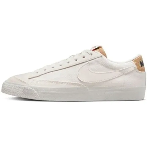 Nike  Blazer Low 77 Prm M  men's Shoes (Trainers) in White