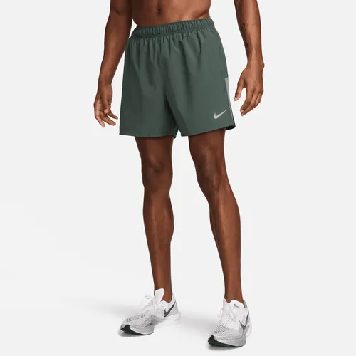 Nike Challenger Men's Dri-FIT 13cm (approx.) Brief-lined Running Shorts - Green - Polyester