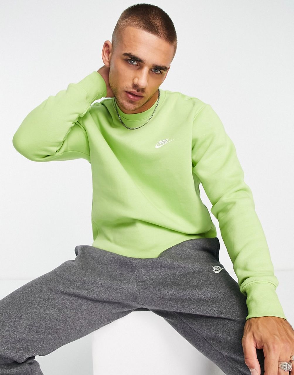 Nike Club fleece sweatshirt in vivid green - Compare prices