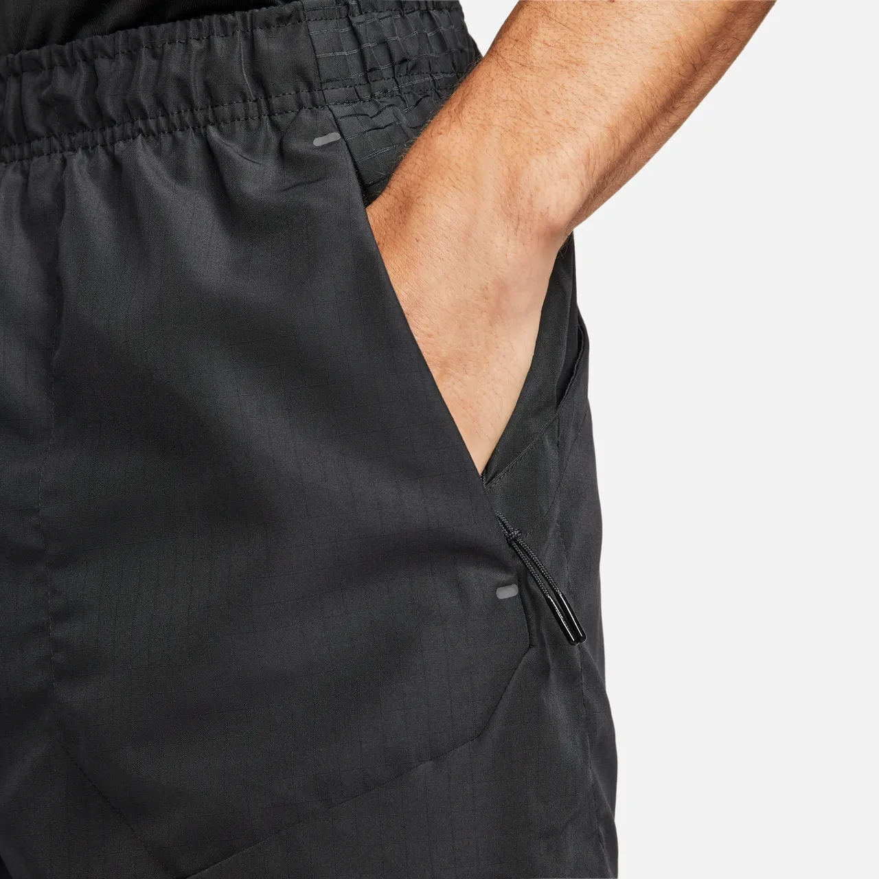 Nike Dri-FIT ADV APS Men's 15cm (approx.) Unlined Versatile Shorts - Black - Polyester