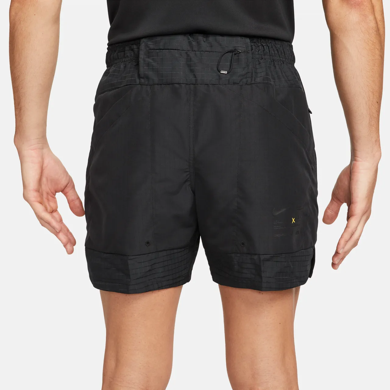 Nike Dri-FIT ADV APS Men's 15cm (approx.) Unlined Versatile Shorts - Black - Polyester