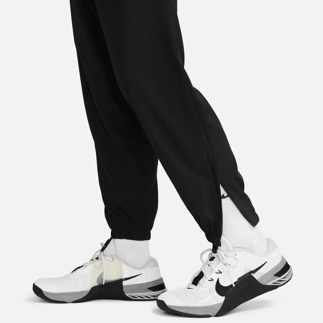 Nike Form Men's Dri-FIT Tapered Versatile Trousers - Black - Polyester