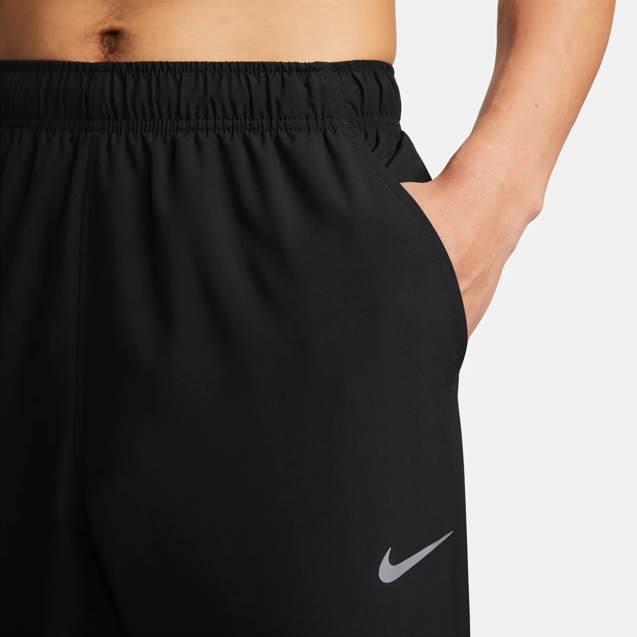 Nike Form Men's Dri-FIT Tapered Versatile Trousers - Black - Polyester