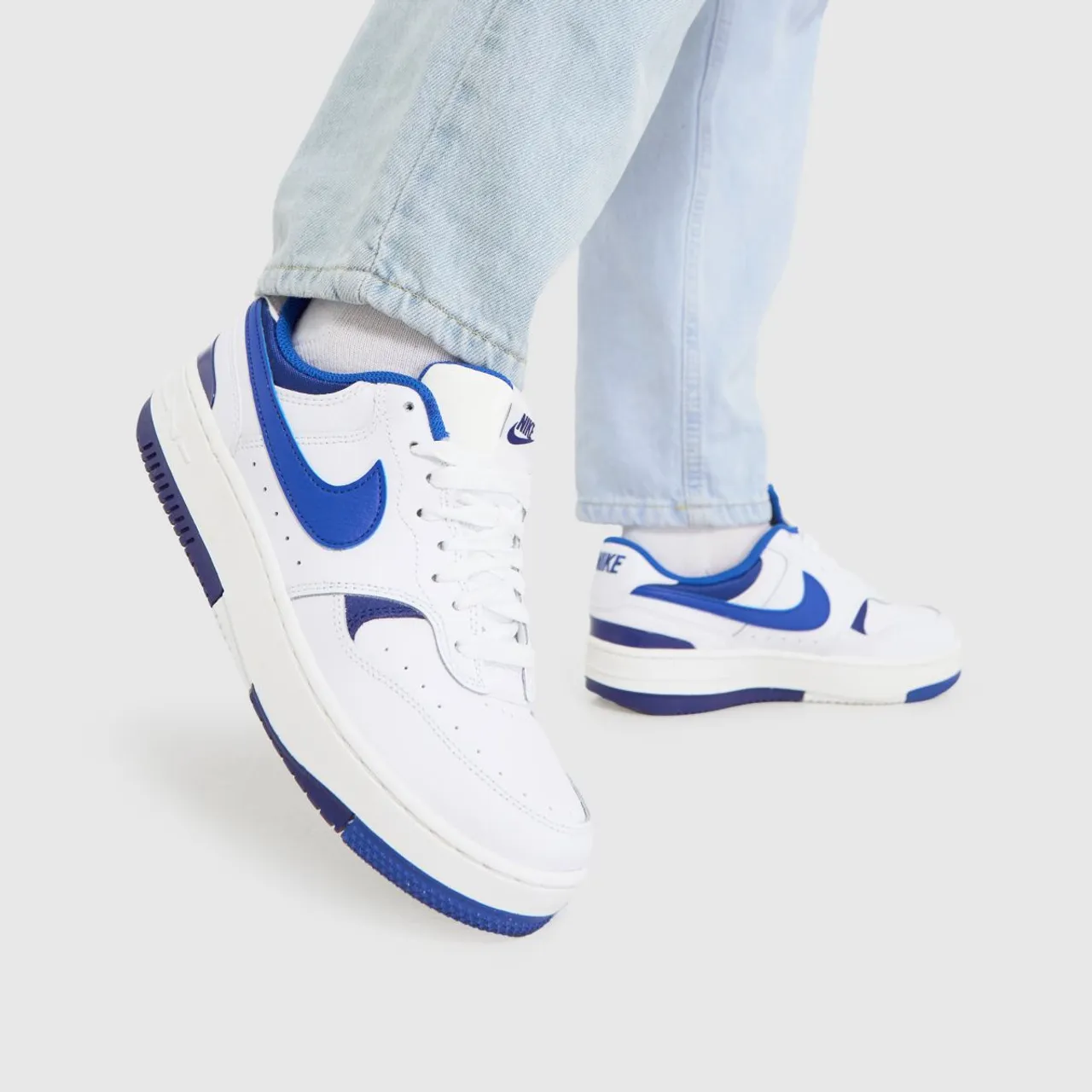 Nike Gamma Force Trainers In White & Blue