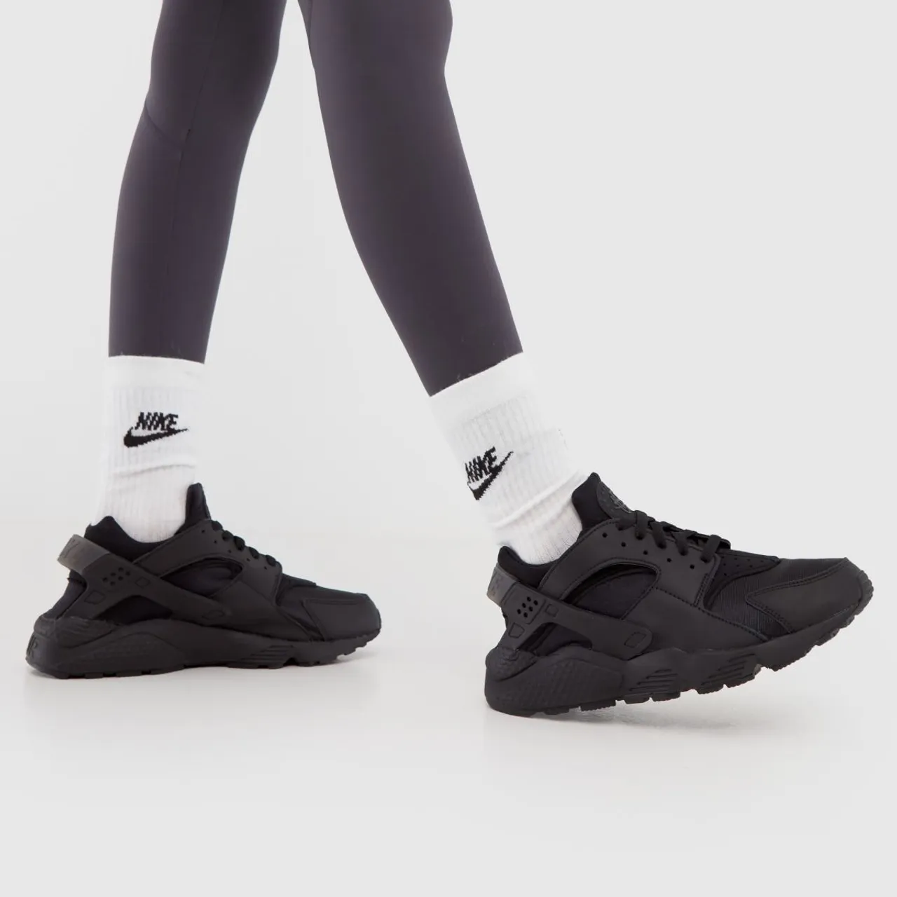 Nike Huarache Trainers In Black