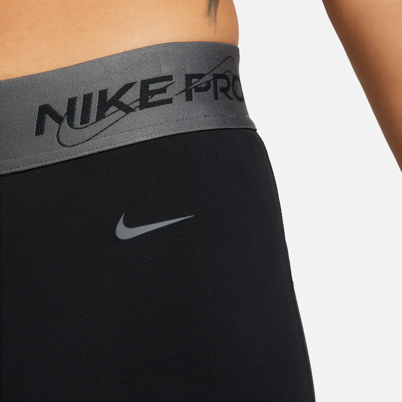 Nike Pro Women's Mid-Rise 7/8 Graphic Leggings - Black - Polyester