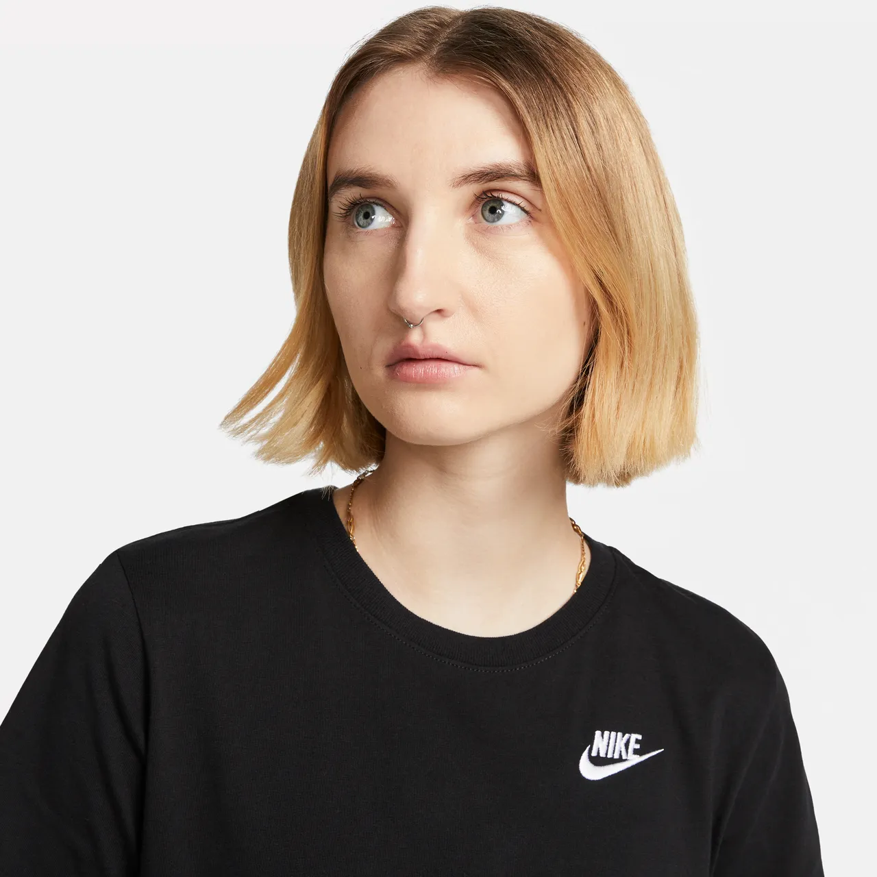Nike Sportswear Club Essentials Women's T-Shirt - Black - Cotton
