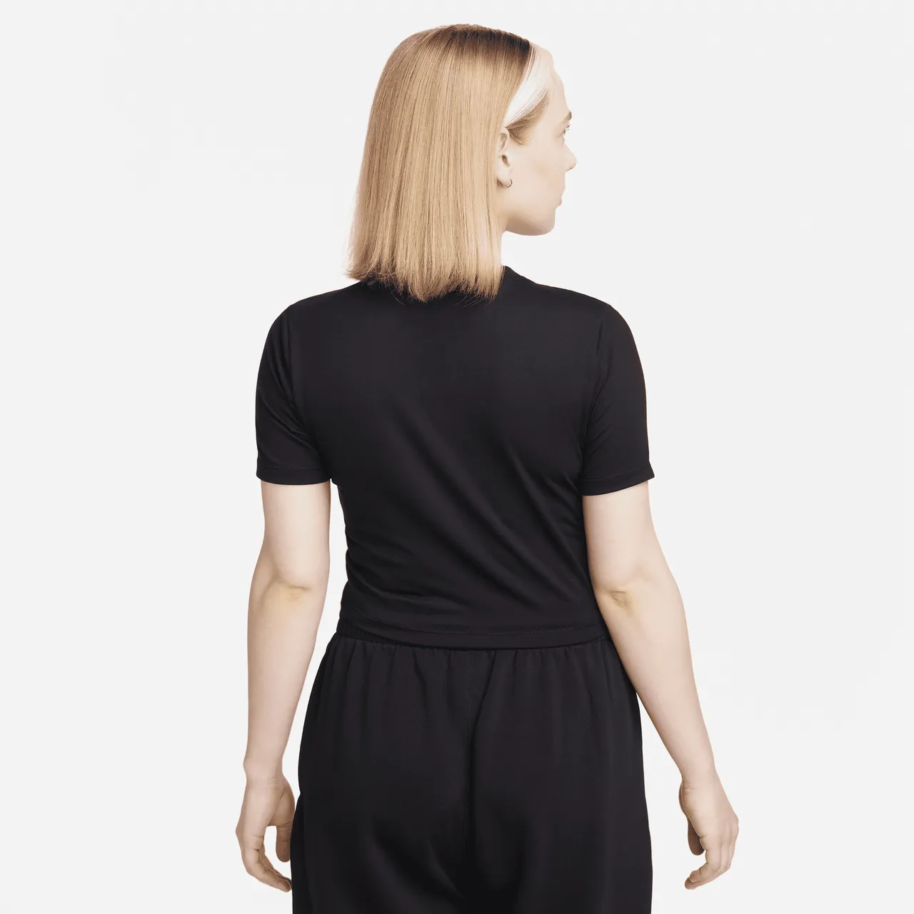 Nike Sportswear Essential Women's Slim Cropped T-Shirt - Black - Polyester