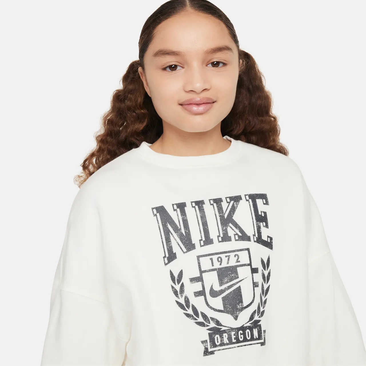 Nike Sportswear Older Kids' (Girls') Oversized Fleece Crew-Neck Sweatshirt - White - Polyester