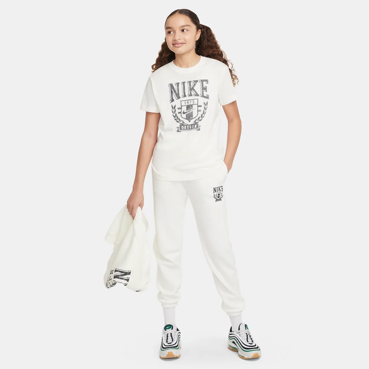 Nike Sportswear Older Kids' (Girls') T-Shirt - White - Cotton