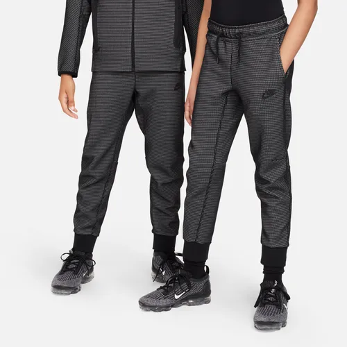 Nike Sportswear Tech Fleece Older Kids' (Boys') Winterized Trousers - Black - Polyester