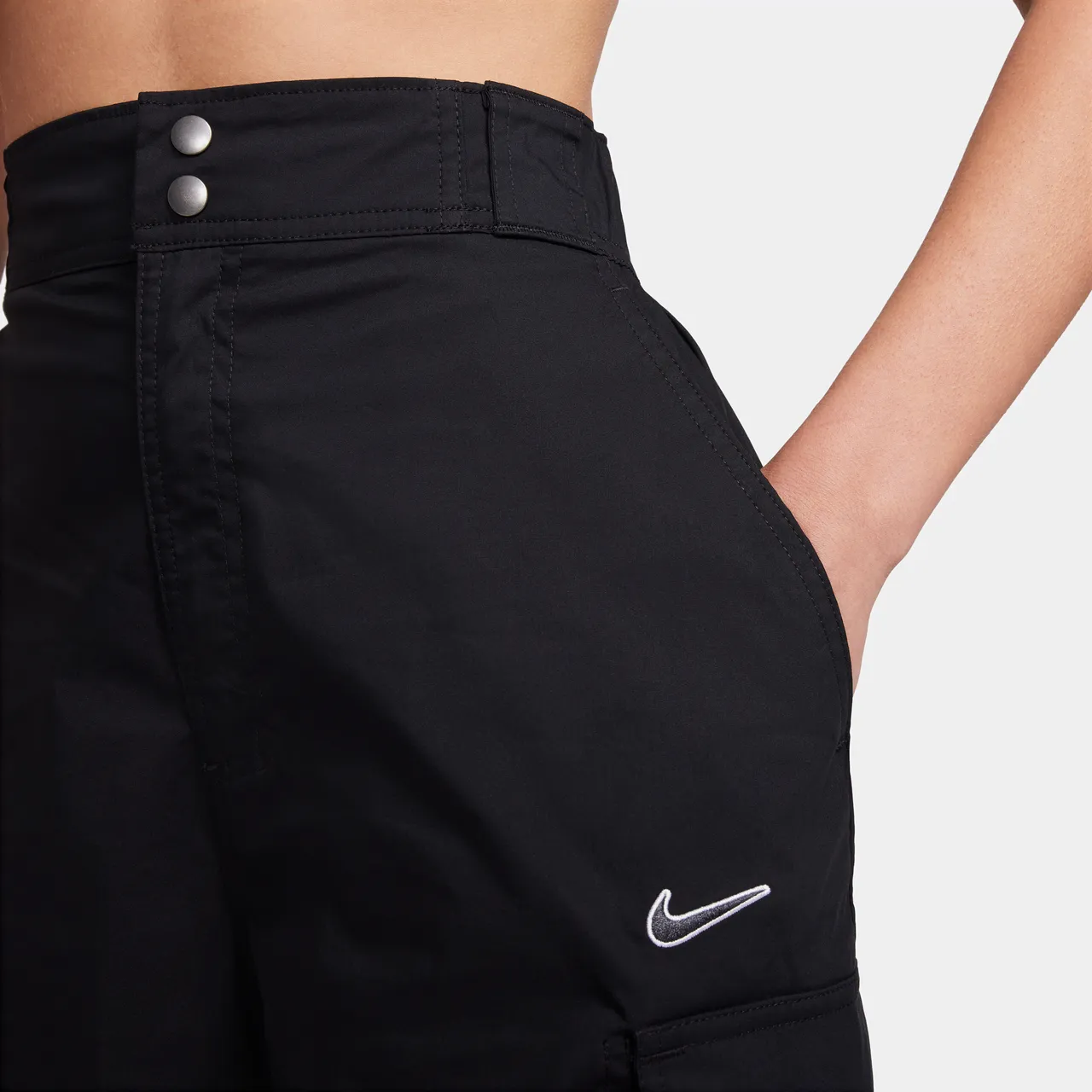 Nike Sportswear Women's High-Waisted Loose Woven Cargo Trousers - Black - Nylon