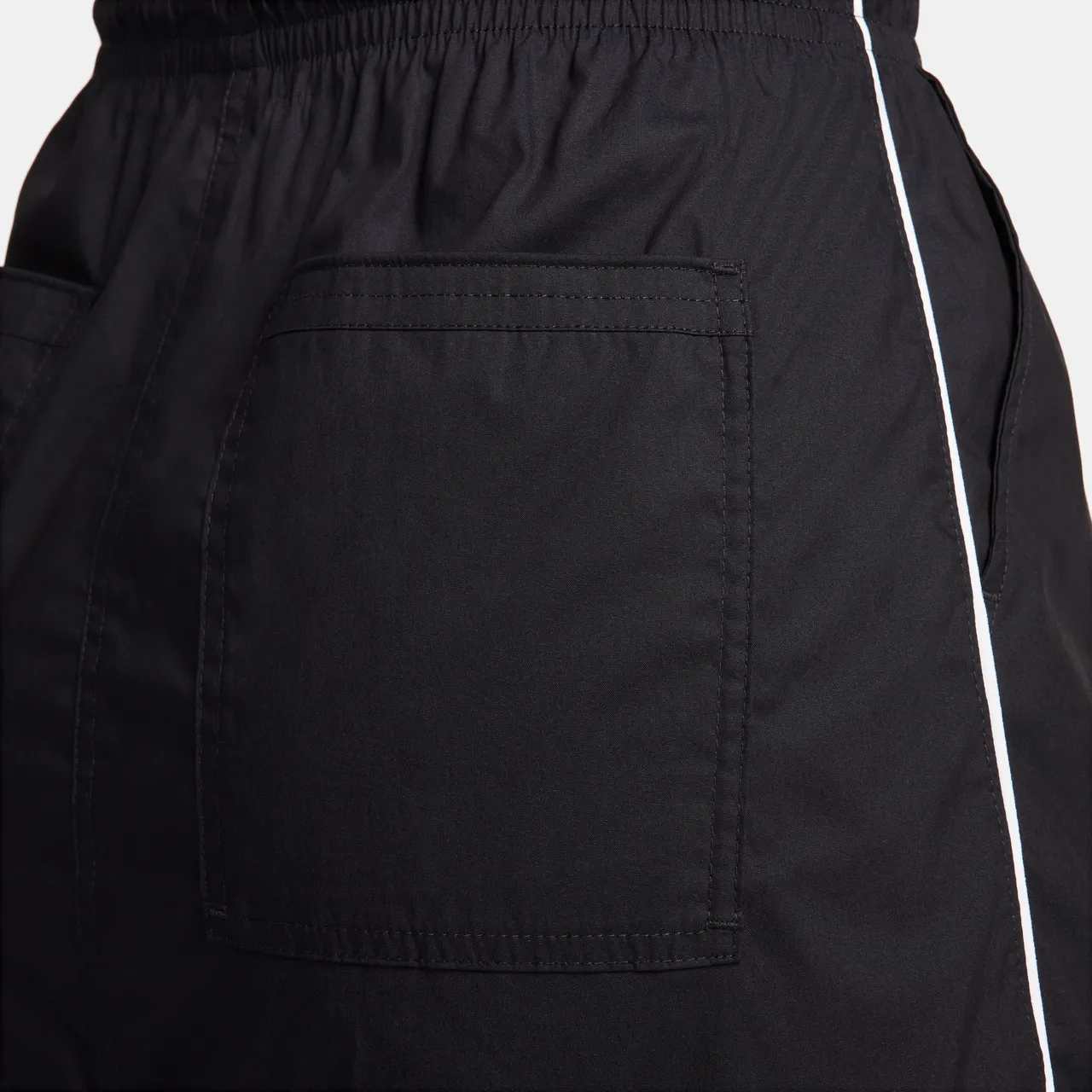 Nike Sportswear Women's Woven Skirt - Black - Nylon