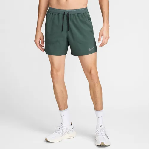 Nike Stride Men's Dri-FIT 13cm (approx.) Brief-Lined Running Shorts - Green - Polyester
