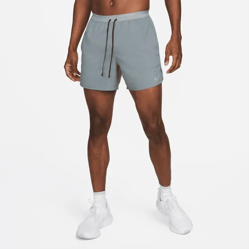 Nike Stride Men's Dri-FIT 13cm (approx.) Brief-Lined Running Shorts - Grey - Polyester