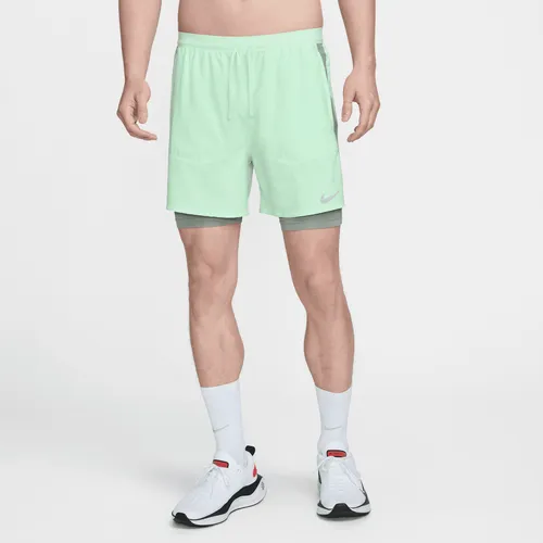 Nike Stride Men's Dri-FIT 13cm (approx.) Hybrid Running Shorts - Green - Polyester