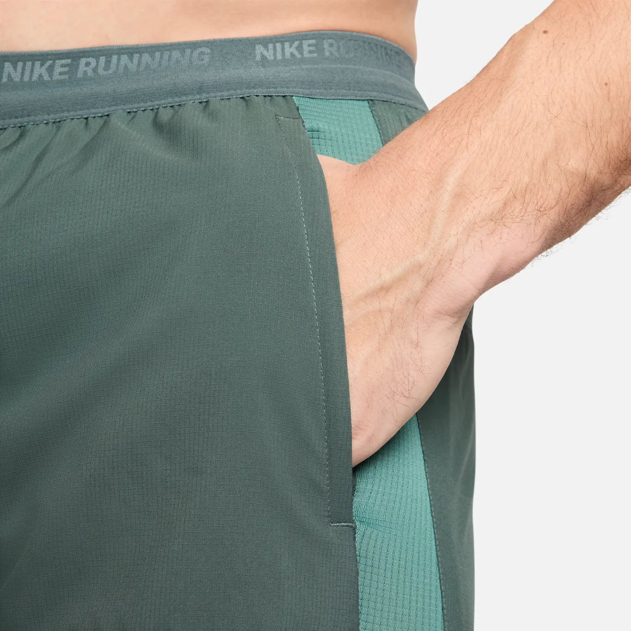 Nike Stride Men's Dri-FIT 13cm (approx.) Hybrid Running Shorts - Green - Polyester