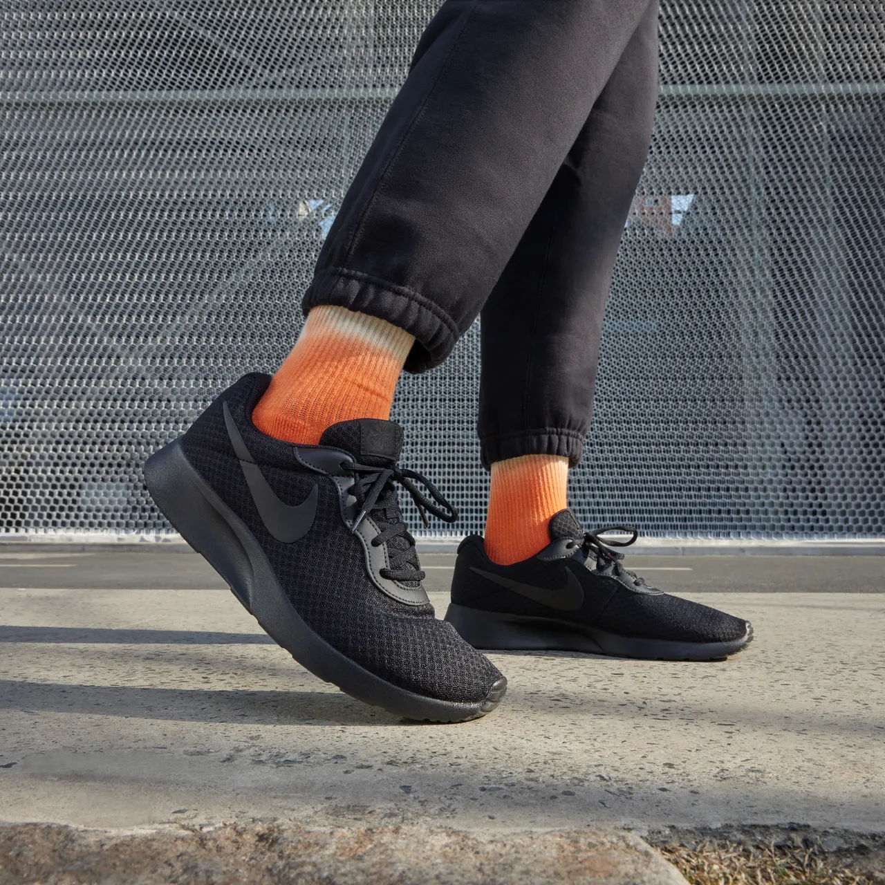 Nike Tanjun Men's Shoes - Black