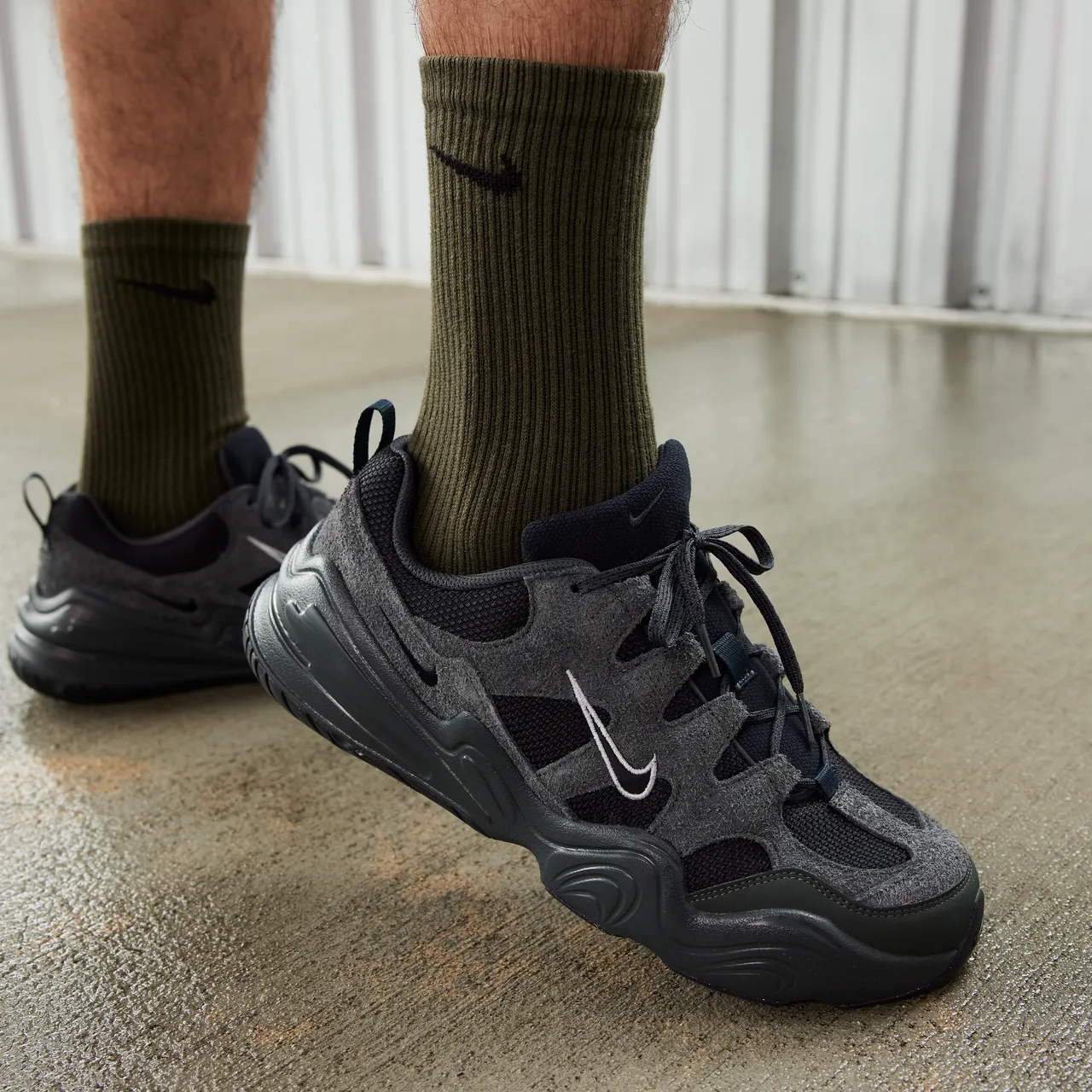 Nike Tech Hera Men's Shoes - Grey