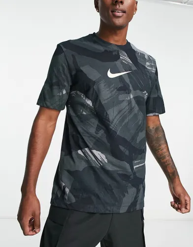 Nike Training Glitch Camo dri-FIT printed t-shirt in black-Grey