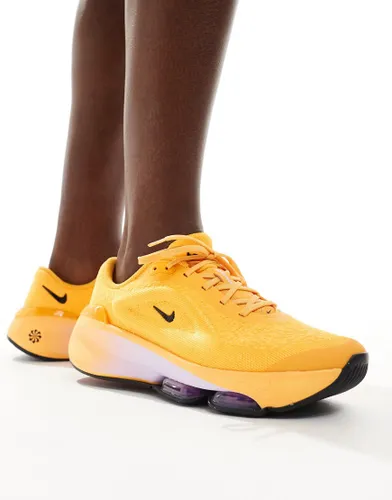 Nike Training Versair trainers in yellow