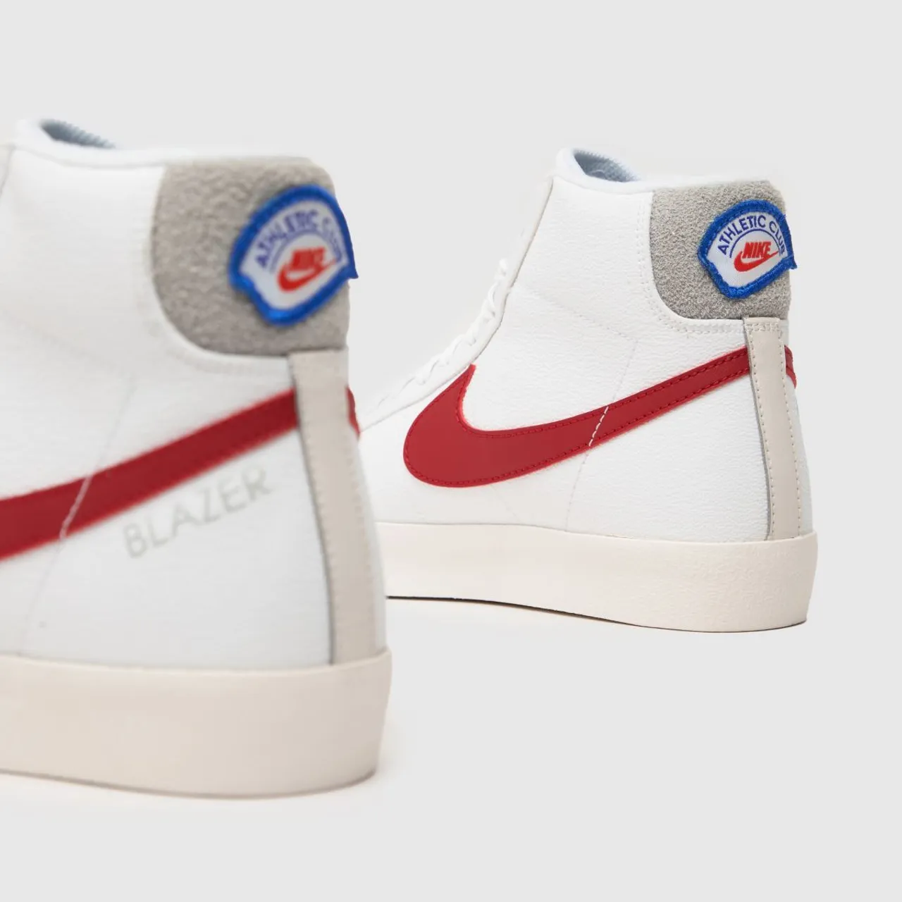 Nike White & red Blazer mid 77 Youth Trainers