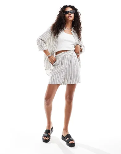 ONLY linen mix pull on short co-ord in white with grey stripe-Multi