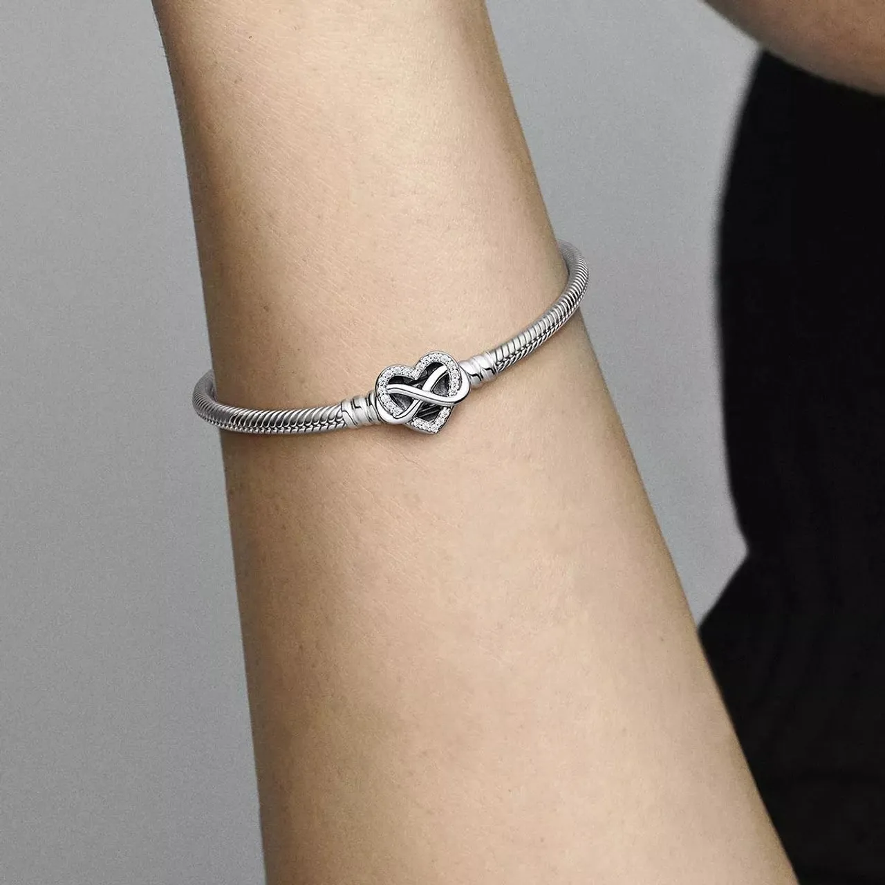 Pandora Bracelets - Pandora Moments Sparkling Infinity Heart Clasp Sna - silver - Bracelets for ladies