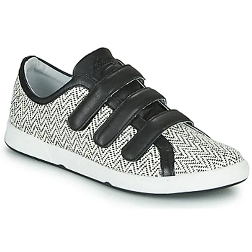 Pataugas  JULIETTE  women's Shoes (Trainers) in Black