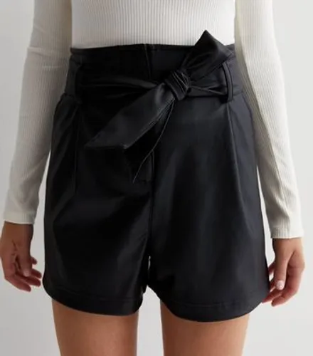 Petite Black Leather-Look Belted Shorts New Look