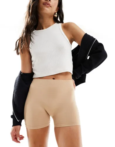 Pieces seamless mini legging shorts in beige-Neutral