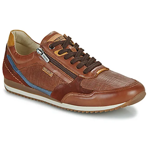 Pikolinos  LIVERPOOL M2A  men's Shoes (Trainers) in Brown
