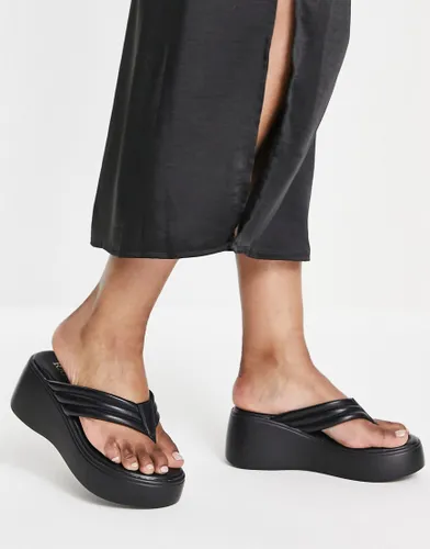 RAID Weylyn flatform toe post sandals in black pu