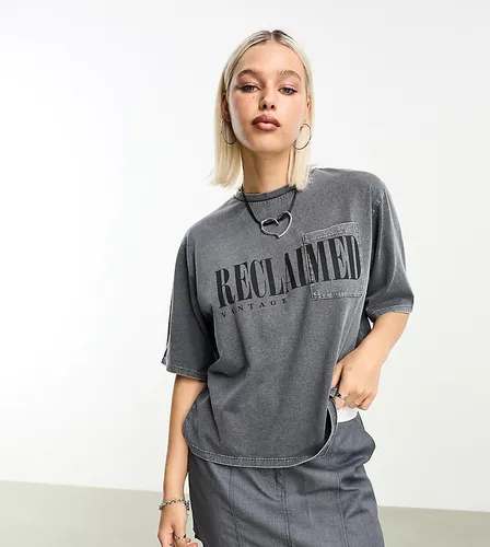 Reclaimed Vintage logo cropped tee in charcoal-Grey