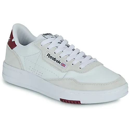 Reebok Classic  COURT PEAK  women's Shoes (Trainers) in White