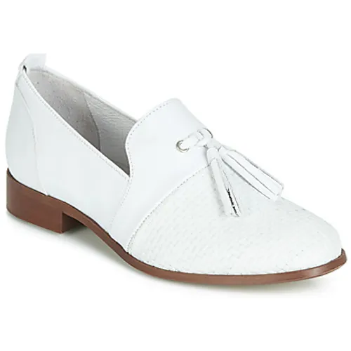 Regard  REVA V1 TRES NAPPA BLANC  women's Loafers / Casual Shoes in White