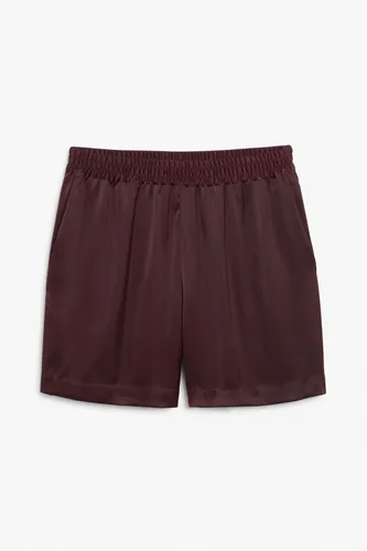 Relaxed satin shorts - Red